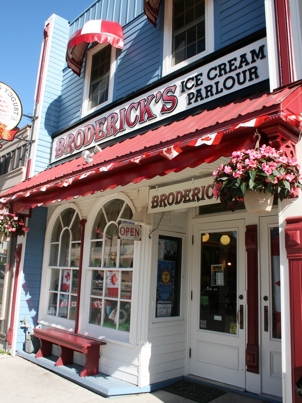 Broderick's Ice Cream Parlour - Port Stanley Restaurants, Bars & Pubs